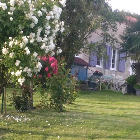 Maison de campagne à la ferme Pillac Exterior foto