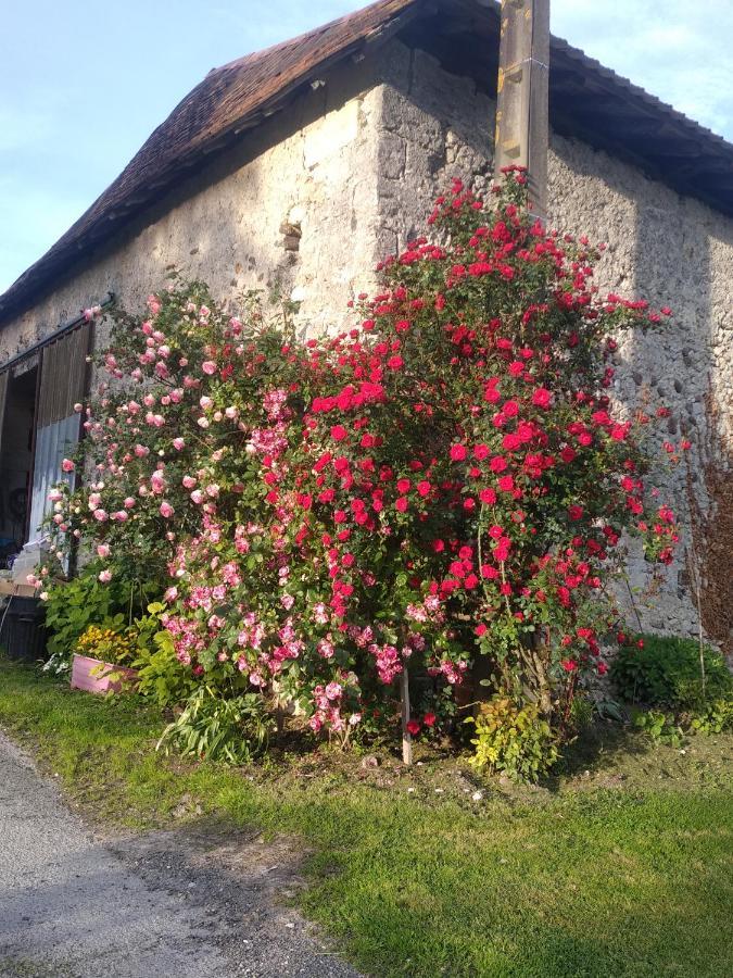 Maison de campagne à la ferme Pillac Exterior foto